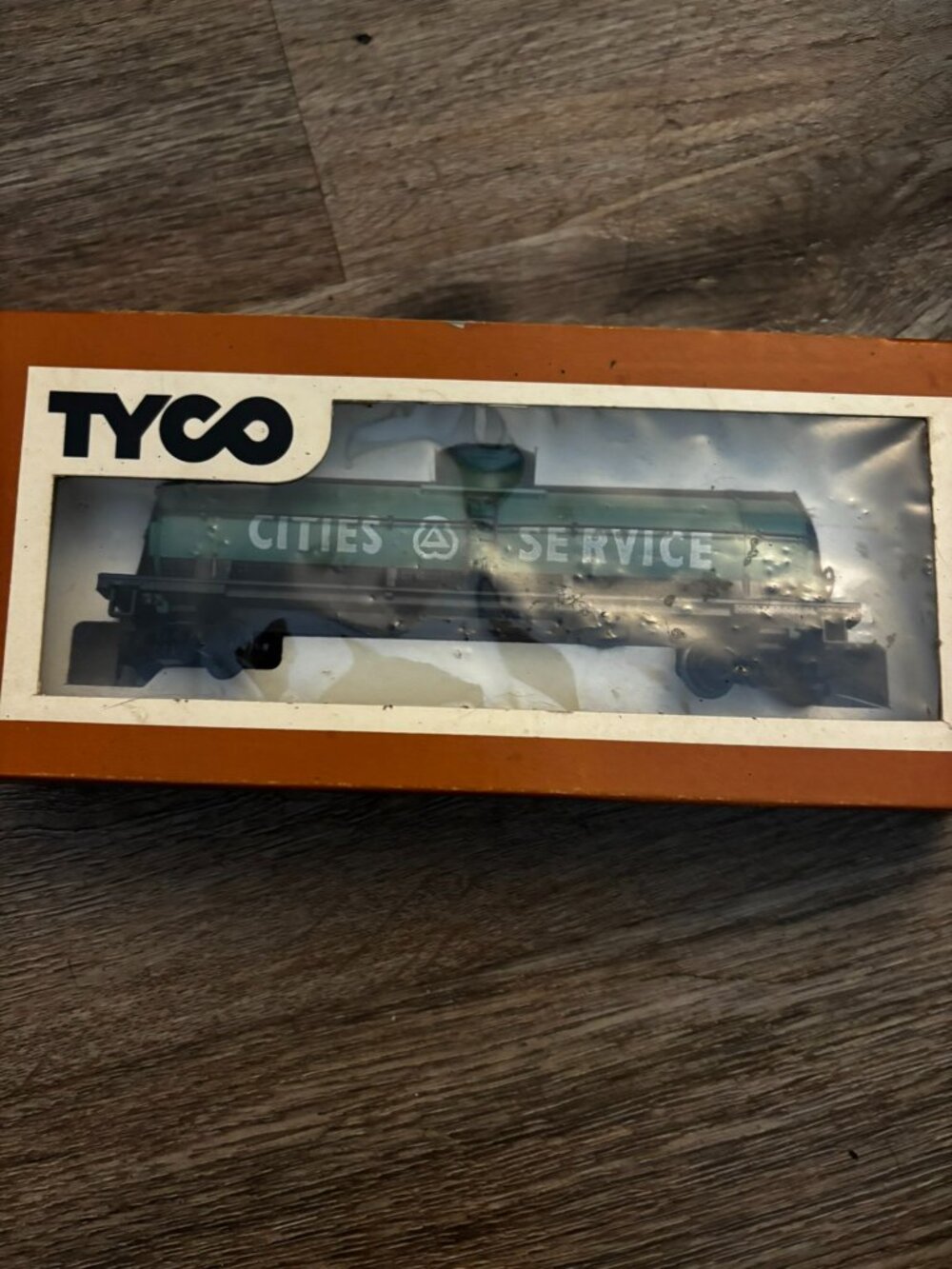 Tyco HO Tank Car Cities Service 315A Railroad train display set up